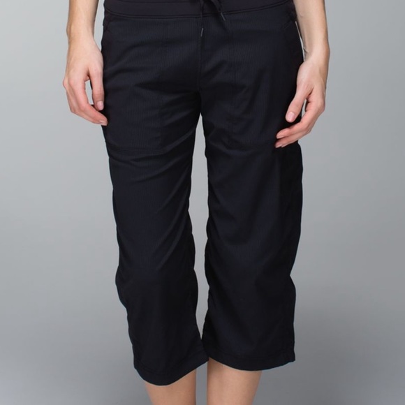 Black studio crop - Picture 7 of 8